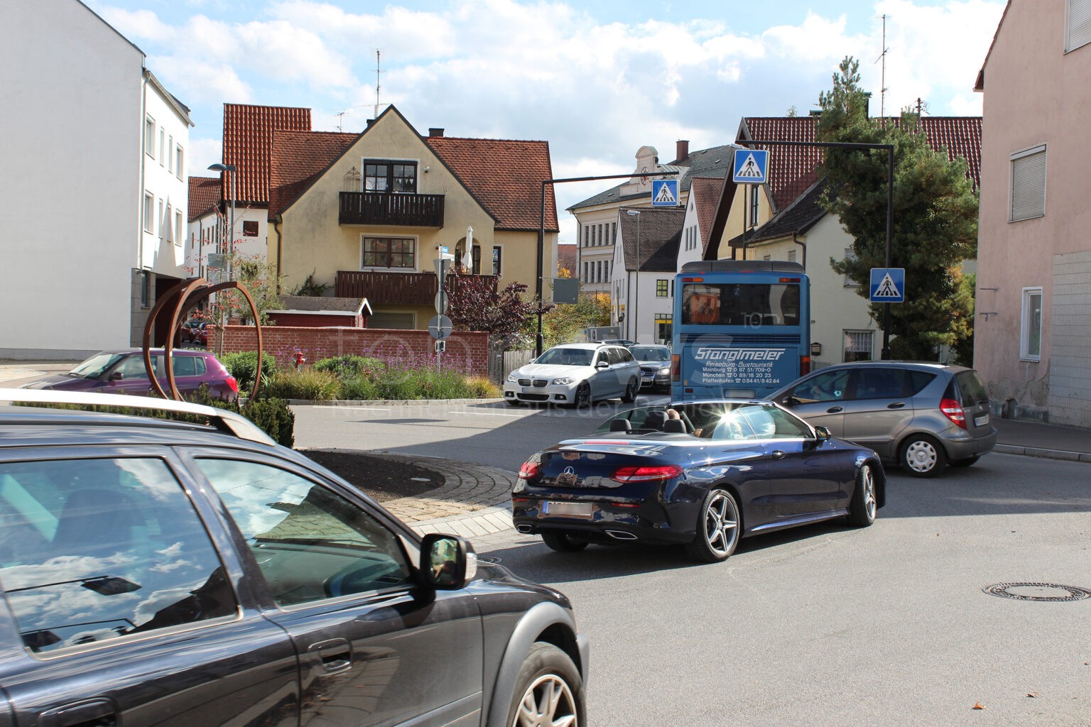 Verkehrsschau 2025 bringt Verbesserungen: - tennews PFAFFENHOFEN AN DER ILM - 🚗 Verkehrsschau 2025 bringt Verbesserungen! Tempo 30 an Schulen und Testeinbahnstraße in Burgfriedenstraße geplant! 🚸