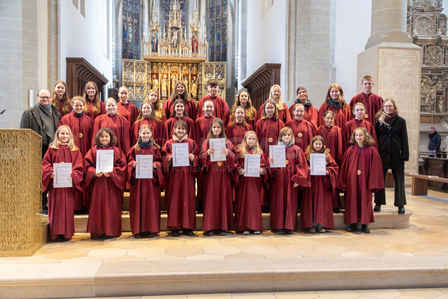 Feierliche Aufnahme im Dom! Neun neue SĂ€ngerinnen und SĂ€nger fĂŒr EichstĂ€tter Jugendkantorei! - tennews EICHSTĂTT - đ¶ Neun neue Mitglieder am Christkönigsfest (23.11.2025) aufgenommen! Feierliche Zeremonie im EichstĂ€tter Dom fĂŒr Jugendkantorei-SĂ€nger! âȘ