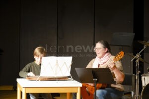 SCHROBENHAUSEN - 🎼 Schülerkonzert morgen, Freitag (21.11.2025)! 1.000 Saiten mit Hackbrett, Zither und Gitarre - Eintritt frei! 🎸