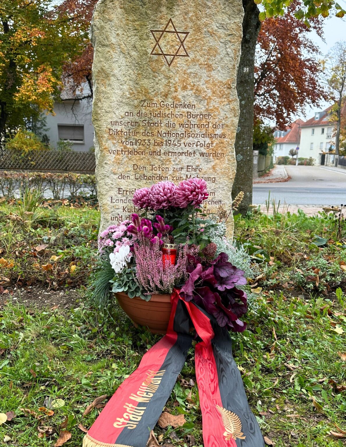 Gedenken an Reichspogromnacht: Synagoge verwüstet, Friedhof geschändet - tennews NEUMARKT IN DER OBERPFALZ - 🕯️ Gedenken an Reichspogromnacht am Sonntag (09.11.2025)! Synagoge verwüstet, Friedhof geschändet! ✡️