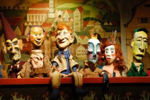 SCHROBENHAUSEN - 🎭 Kasperltheater mit Kultstatus am Dienstag und Mittwoch (18./19.11.2025)! Doctor Döblingers geschmackvolles Theater im Pfarrsaal! 🎪