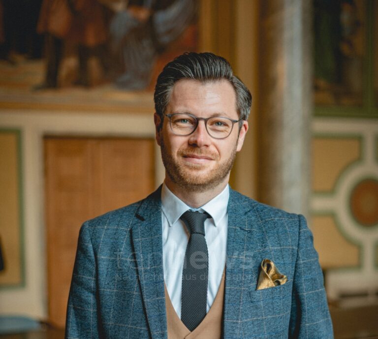 MÜNCHEN - 🏛 FDP-Generalsekretär Christoph Skutella tritt zurück! Gesundheit und Familie haben Vorrang - nach drei Jahren im Amt! 👨‍👩‍👧‍👦