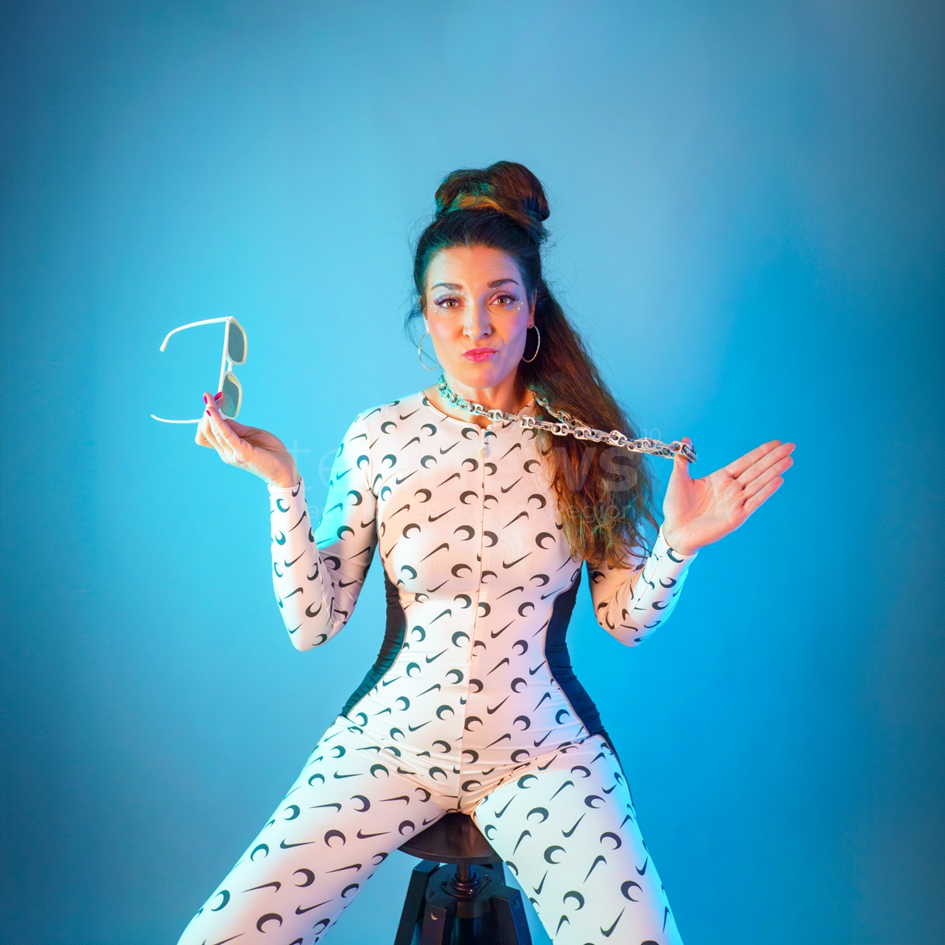 "First Lady des Bavarian Rap": RiA REiSER bringt Hip-Hop-Power ins frisch renovierte JuZe! - tennews SCHROBENHAUSEN - 🎤 RiA REiSER morgen, Freitag (14.11.2025) im JuZe! "First Lady des Bavarian Rap" bringt Hip-Hop-Power nach der Renovierung! 🎵