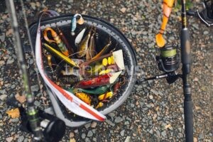 ERNSGADEN - 🎣 Diebstahl am Lachermeier See am Donnerstag (13.11.2025)! Unbekannte stehlen Angelzubehör im Wert von 830 Euro! 🚔