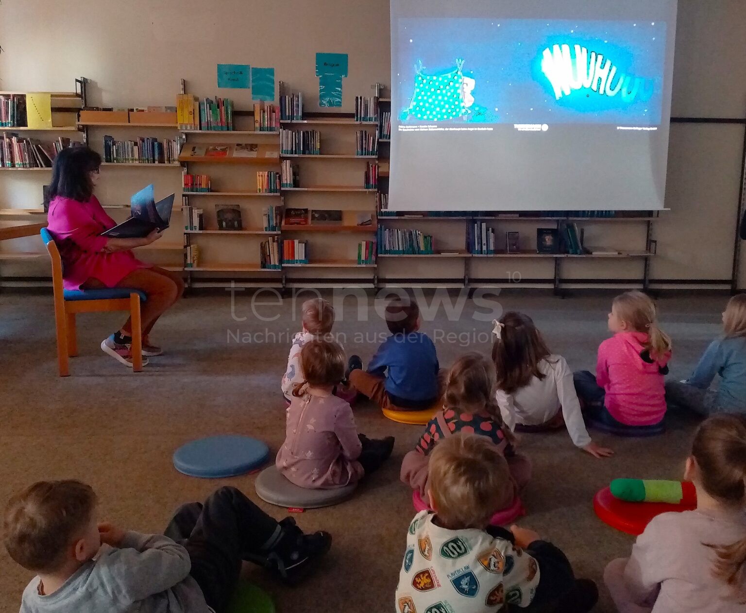 PFAFFENHOFEN AN DER ILM - 📚 Bilderbuchkino am Freitag (21.11.2025) zum Vorlesetag! Ehrenamtliche verzaubern Kinder mit Geschichten über mutige Ritter! 🐉