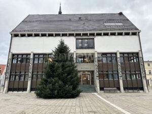 SCHROBENHAUSEN - 🎄 Weihnachtsbeleuchtung startet am Montag (17.11.2025)! Perger Platz am Mittwoch (19.11.2025) wegen Baum-Aufstellung gesperrt! ✨