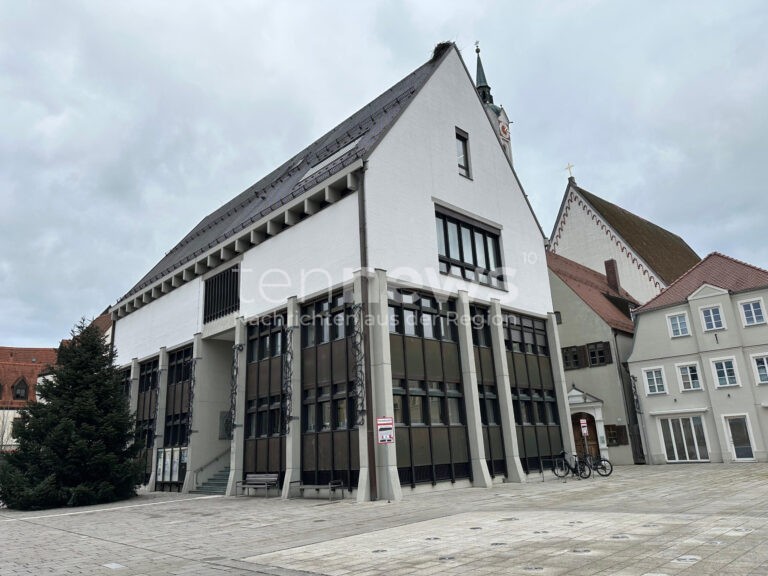 SCHROBENHAUSEN - 🛒 Wochenmarkt zieht ab Donnerstag (04.12.2025) um! Fünf Termine in der Lenbachstraße wegen Christkindlmarkt - Rückkehr am 20.12.! 🎄