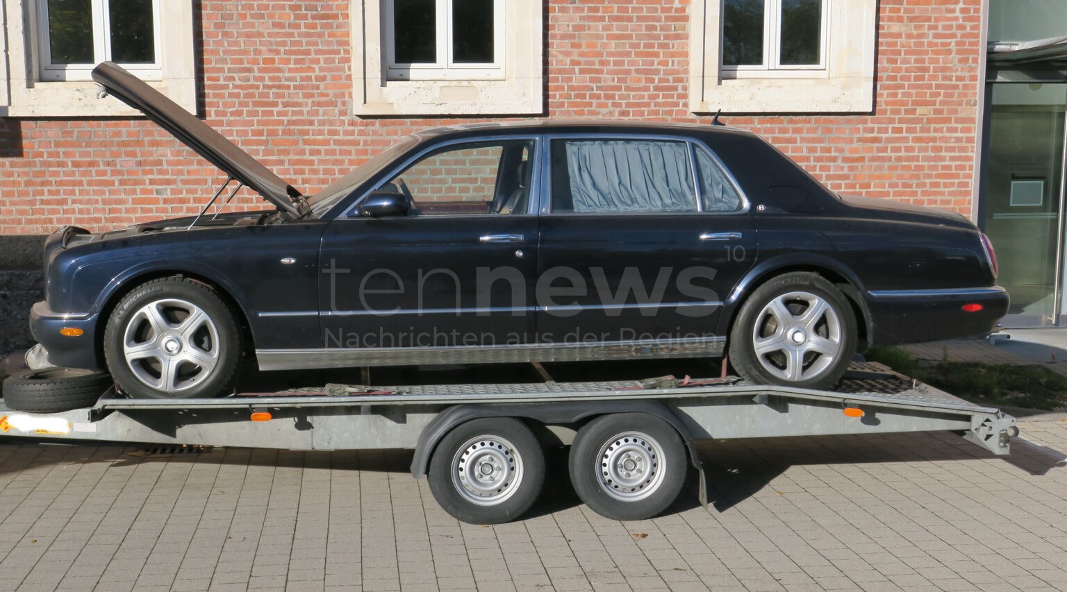 Fahrzeugschmuggel aufgeflogen: Zoll stoppt zwei illegale Transporte auf der Autobahn - tennews NÜRNBERG - 🚗 Zoll meldet Doppelschlag gegen illegalen Fahrzeugschmuggel am Dienstag (04.11.2025): Zwei Transporte auf A6 und A3 kontrolliert! 🚨