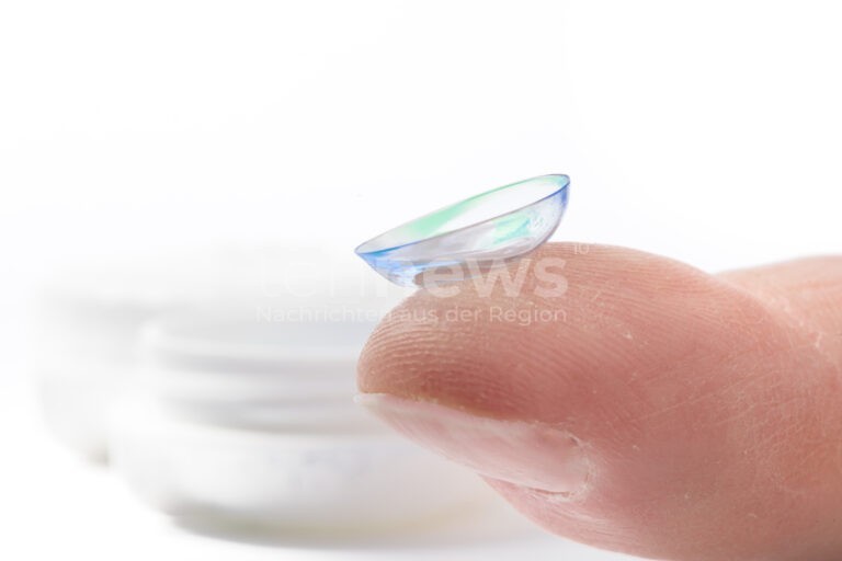 👁 R+V warnt: Kontaktlinsen bei Erkältung können zu schweren Hornhautentzündungen führen! Besser zur Brille greifen! 🤧