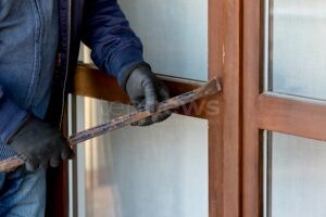 DENKENDORF - 🚨 Zwei Männer (19, 23) in der Nacht auf Mittwoch (27.11.2025) in Spielhalle eingebrochen! Auf Flucht gefasst - U-Haft angeordnet! 💰