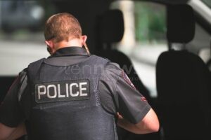 ÎLE D'OLÉRON - 🚗 Autofahrer fährt absichtlich in Menschen! Fünf Verletzte, drei lebensgefährlich - Täter auf französischer Atlantikinsel festgenommen! 🚨