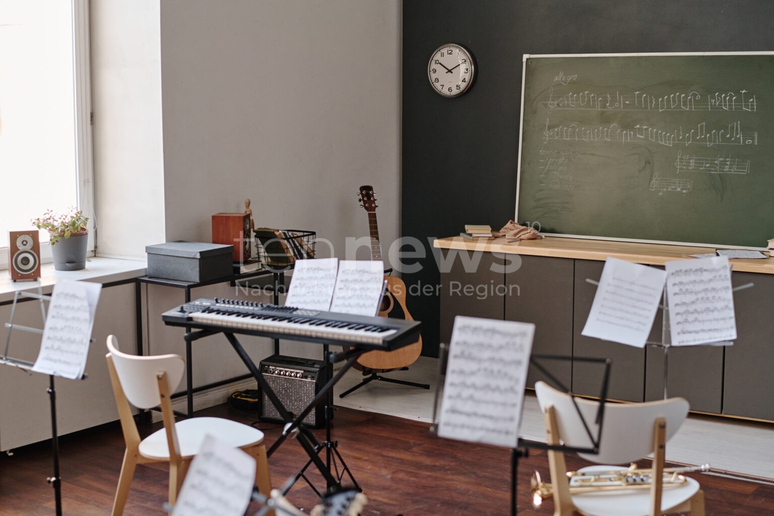 SCHROBENHAUSEN - 🎵 Adventskonzert am Dienstag (02.12.2025) um 18:00 Uhr! Junge Talente der Musikschule - freier Eintritt für alle! 🎄