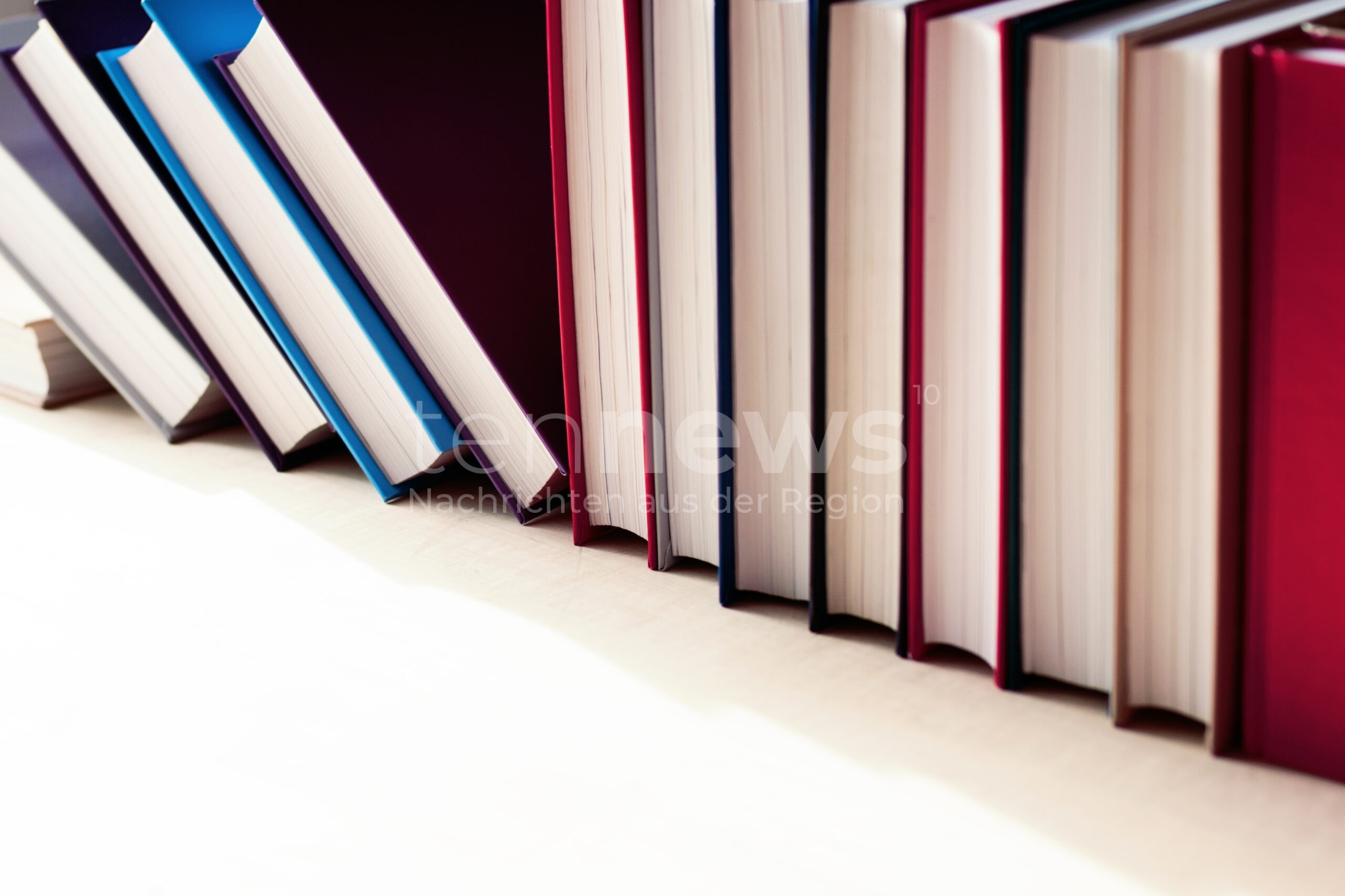 PFAFFENHOFEN AN DER ILM - Pfaffenhofener Lesebühne startet: Acht Abende mit Pierre Jarawan, Peter Grandl und Julia Engelmann!