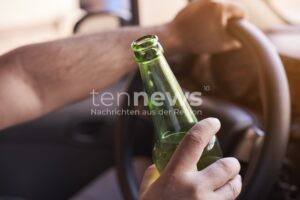 KARLSKRON - 🍺 Trunkenheit im Verkehr am Montag (10.11.2025)! Betrunkener Fahrer ohne Führerschein fährt in Graben! 🚗