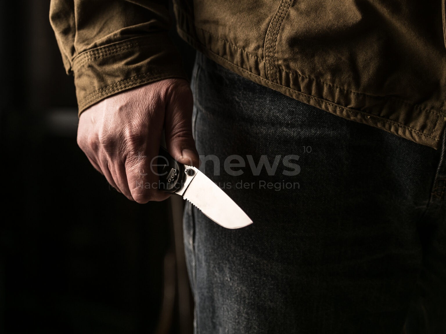 🚨 TREUCHTLINGEN – Streit am Bahnhof am Sonntag (02.11.2025): Polizei findet verbotenes Messer bei 22-Jährigem, Ermittlungen laufen. 🚔