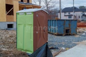 ROßBACH - 🔥 Brandlegung in der Halloween-Nacht am Freitag (31.10.2025) um 21:01 Uhr! Unbekannter zündet Dixi-Klo an - 1.000 Euro Schaden! 🚽
