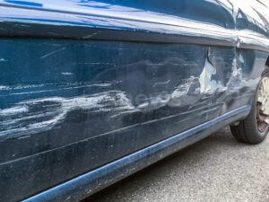 🚚 EICHSTÄTT – Lastwagen streift geparktes Auto in der Kratzauer Straße am Dienstag (04.11.2025): 2.000 Euro Schaden, Anzeige für Fahrer. 🚔