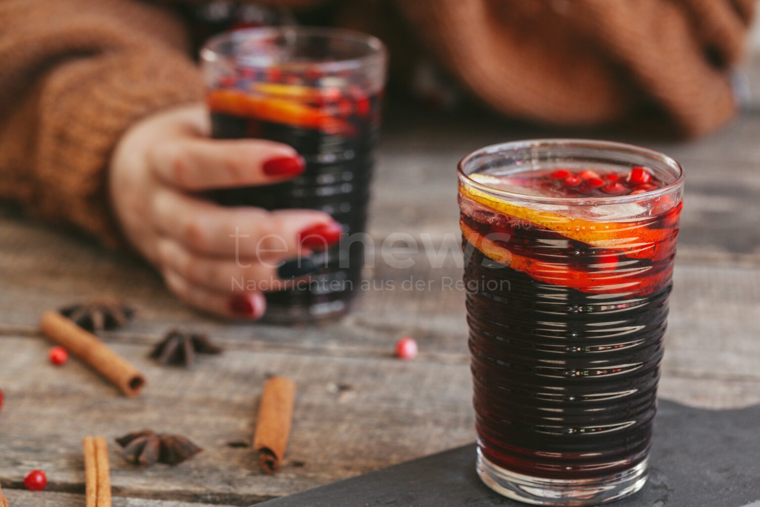 MÜNCHEN - 🍷 Verbraucherzentrale erklärt Glühwein-Gesetze! Strenge Regeln für Weihnachtsgetränke - QR-Code statt Etikett seit 2023! 🎄