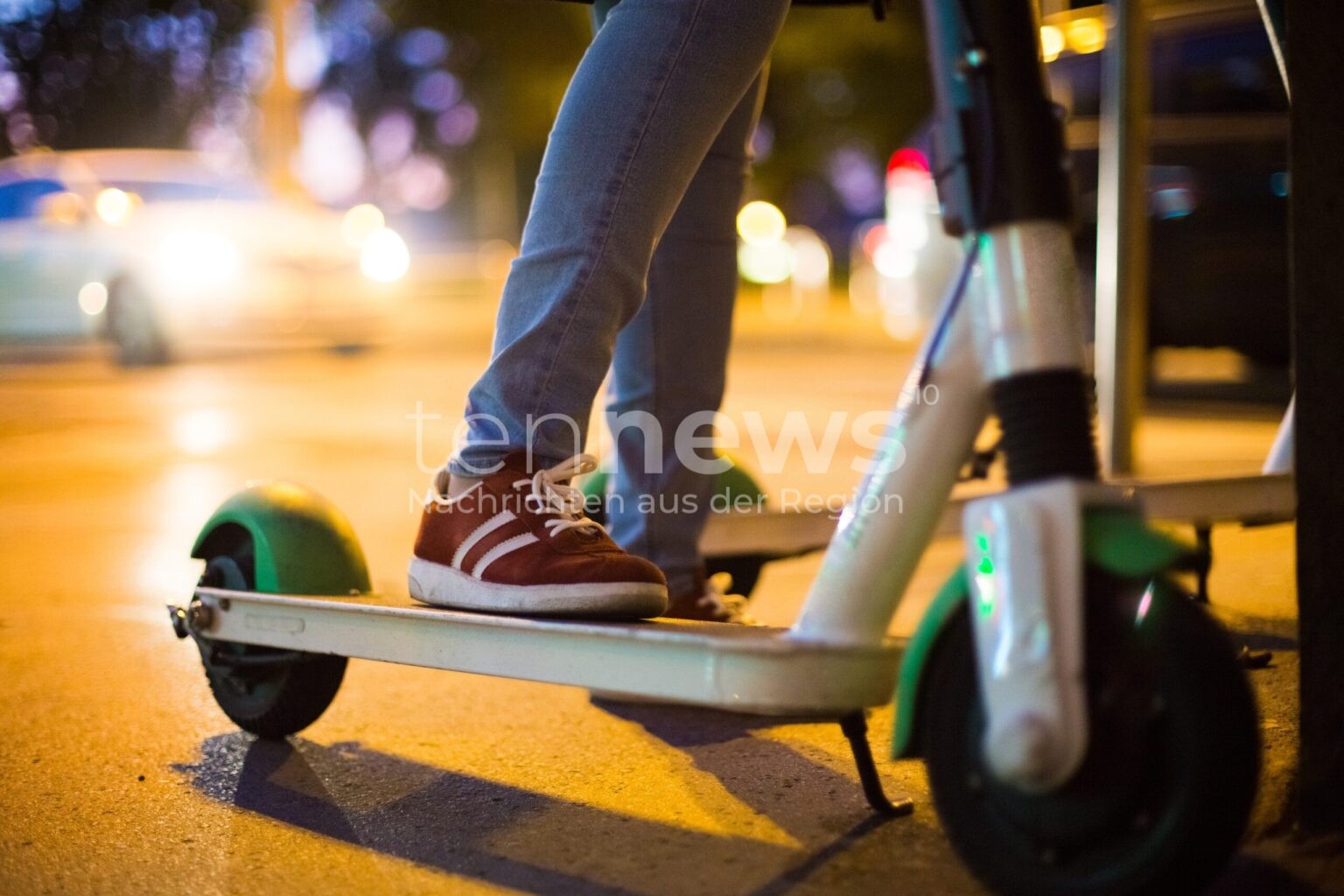 E-Scooter-Fahrer betrunken erwischt: - tennews NEUBURG AN DER DONAU - 🛴 E-Scooter-Fahrer am Sonntag (16.11.2025) mit 1,7 Promille erwischt! 54-Jähriger muss zur Blutentnahme ins Krankenhaus! 🍺