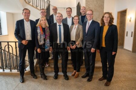 MÜNCHEN - 💊 Aiwanger trifft Pharma-Vertreter! Bayern soll wieder "Apotheke der Welt" werden - 35.000 Arbeitsplätze im Fokus! 🏭