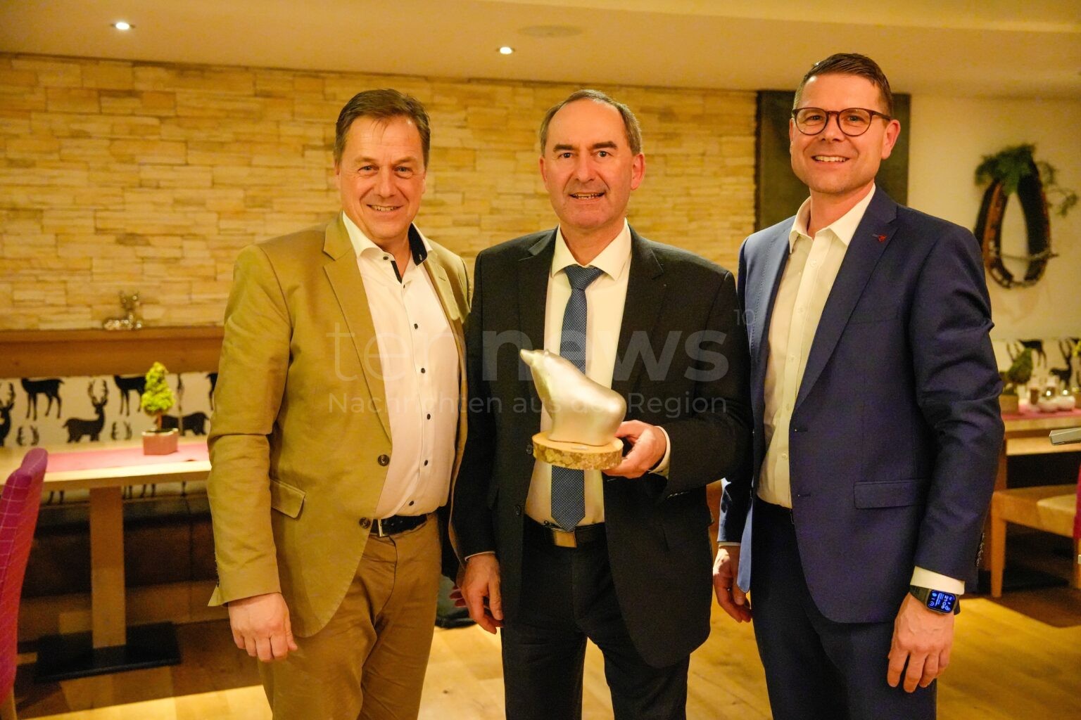 GRAFENAU - 💼 Aiwanger beim Wirtschaftsgipfel! "Schluss mit Stöcke zwischen die Beine werfen" - Minister rechnet ab! 📈