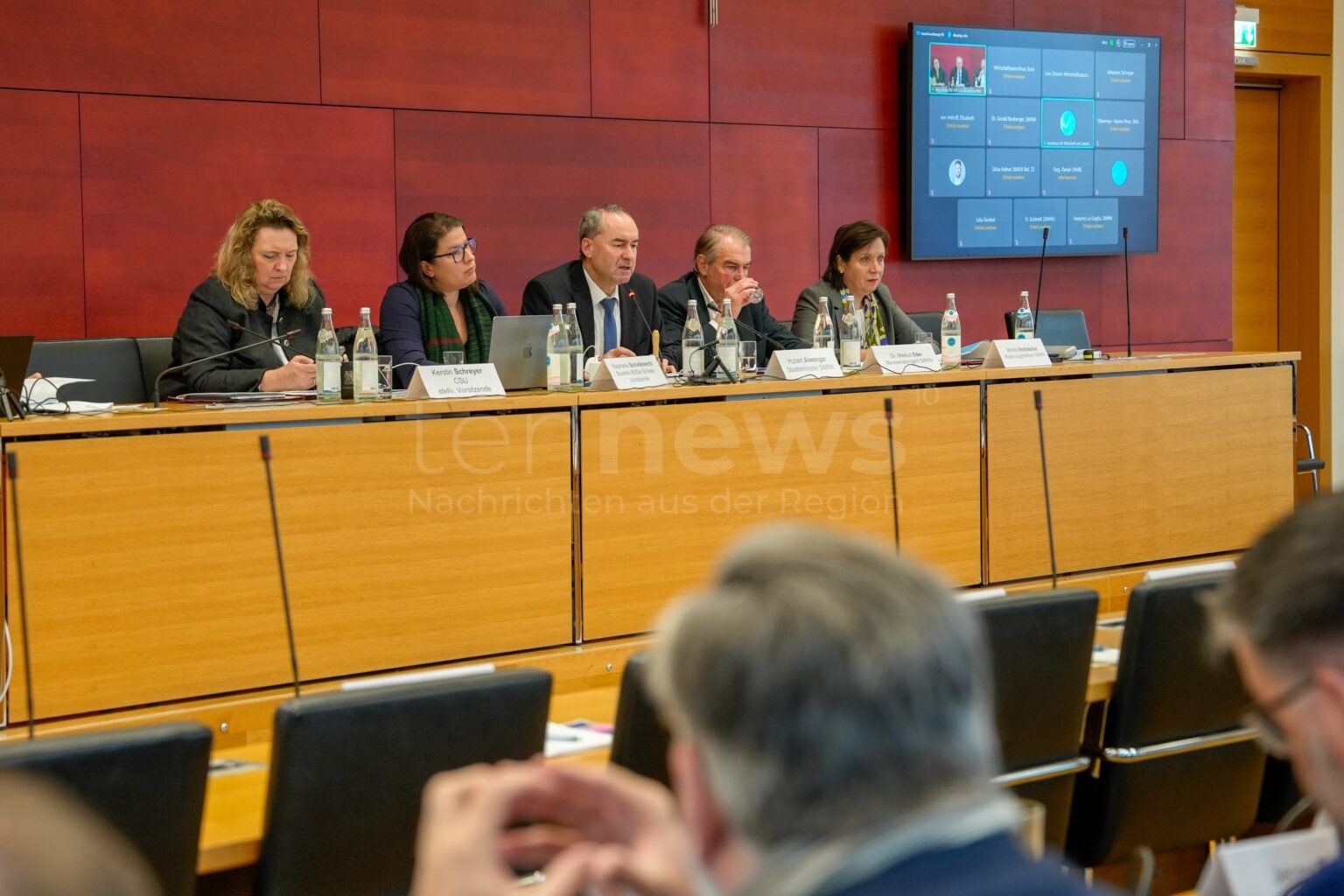 MÜNCHEN - 🏭 Mittelstandsbericht am Donnerstag (04.12.2025)! Aiwanger warnt vor gewaltigen Herausforderungen für 589.223 Firmen in Bayern! 📊