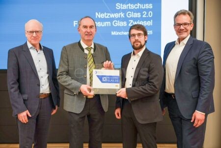 MÜNCHEN - 🏭 Glasindustrie unter Druck am Donnerstag (11.12.2025)! Aiwanger pumpt 1,4 Millionen in Netzwerk und Faszinosum - Umsatz gesunken! 💰