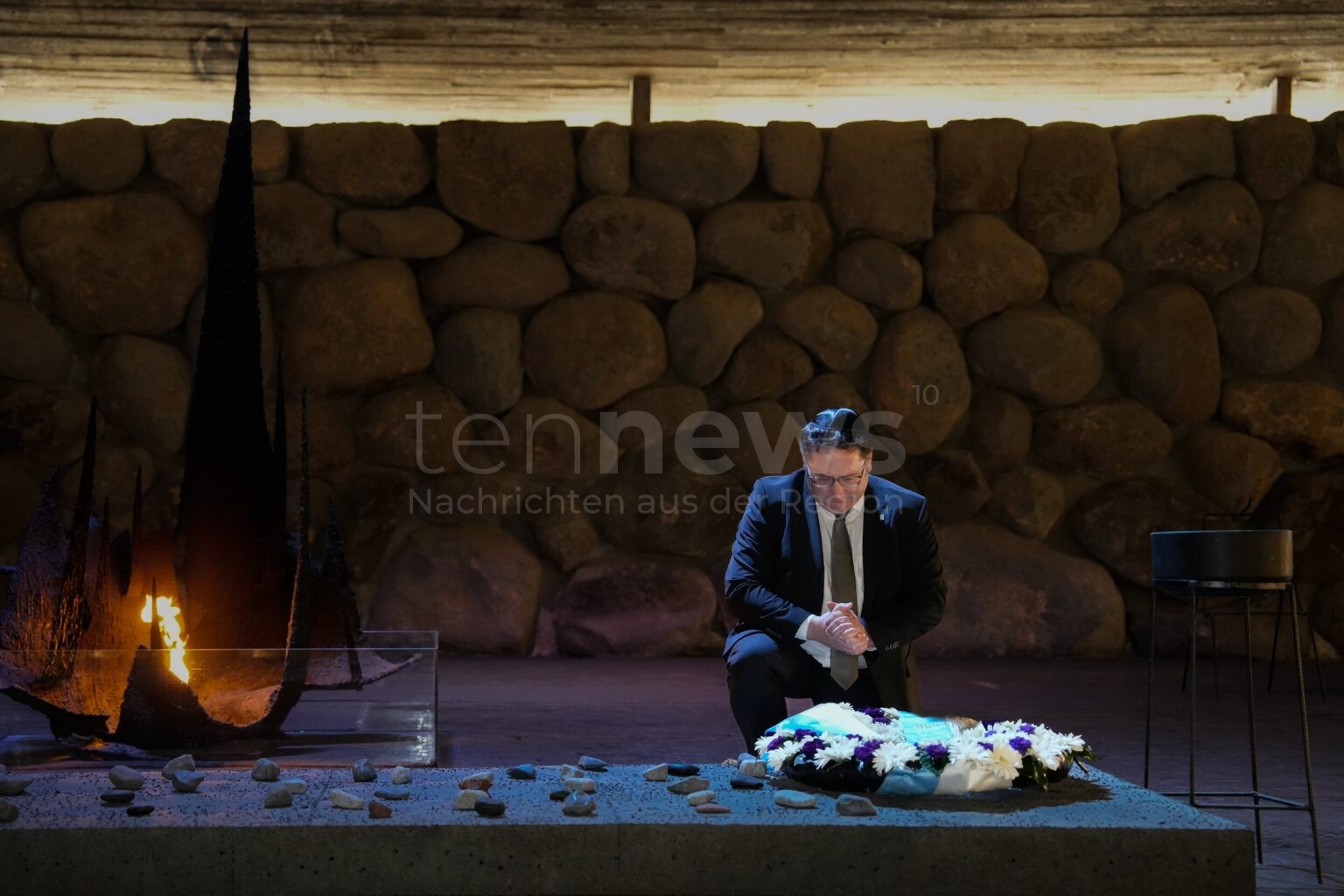 JERUSALEM - 🕯️ Gotthardt legt Kranz in Yad Vashem nieder! "Mit schwerem Herzen gedenke ich der Holocaust-Opfer"! 🇮🇱