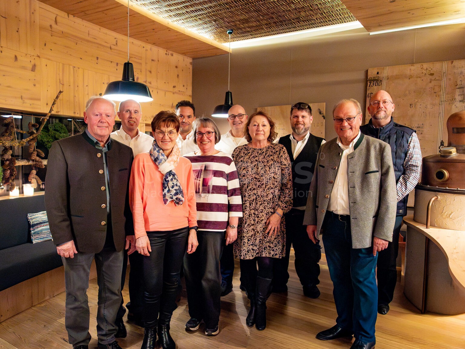 50 Jahre im Dienst: BRK ehrt treue Mitarbeiter für mehr als 275 Jahre Engagement! - tennews PÖRNBACH - 🏆 BRK ehrte am Mittwoch (26.11.2025) treue Mitarbeiter! Über 275 Jahre Engagement - Ewald Maier 50 Jahre dabei! 🚑