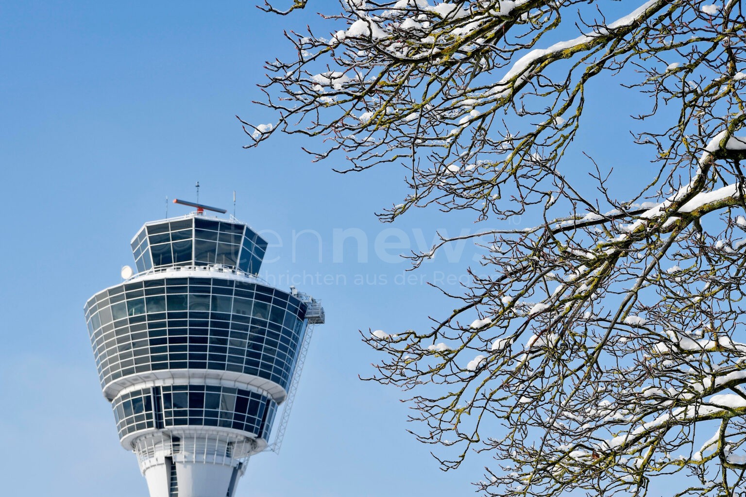 Heiligabend im Dauereinsatz: Tausende Mitarbeiter sorgen für reibungslose Weihnachtsreisen! - tennews MÜNCHEN - ✈️ Mega-Ansturm in den Weihnachtsferien! Flughafen München erwartet fast zwei Millionen Passagiere und 13.000 Flüge bis zum 06.01.2026! 🎄