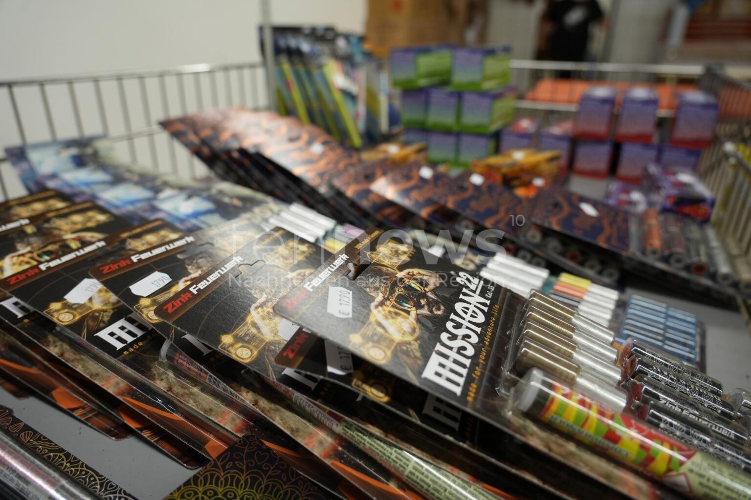 SELB - 💥 Böllerschmuggel am ersten Adventswochenende! Bundespolizei erwischt drei Schmuggler-Gruppen mit illegaler Pyrotechnik - bis zu drei Jahre Haft! 🚨