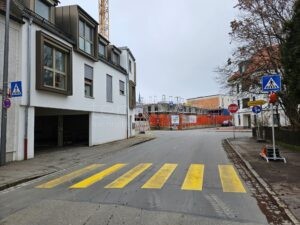 PFAFFENHOFEN AN DER ILM - 🚧 Baustelle macht Kreuzung unübersichtlich! Stadt richtet provisorischen Fußgängerüberweg ein - 37 Seniorenwohnungen! 🏗️