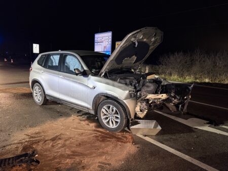 BAAR-EBENHAUSEN - 💥 Schwerer Unfall beim Linksabbiegen am Mittwoch (03.12.2025)! 31-Jähriger übersieht entgegenkommendes Auto - vier Verletzte! 🚑