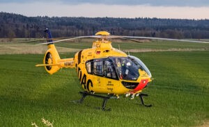 🚑 ST2229 BEI BEILNGRIES-GRAMPERSDORF – Nach Vorfahrtsmissachtung landet Wagen am Montag (08.12.2025) auf dem Dach. Drei Verletzte, Rettungshubschrauber im Einsatz. 🚔