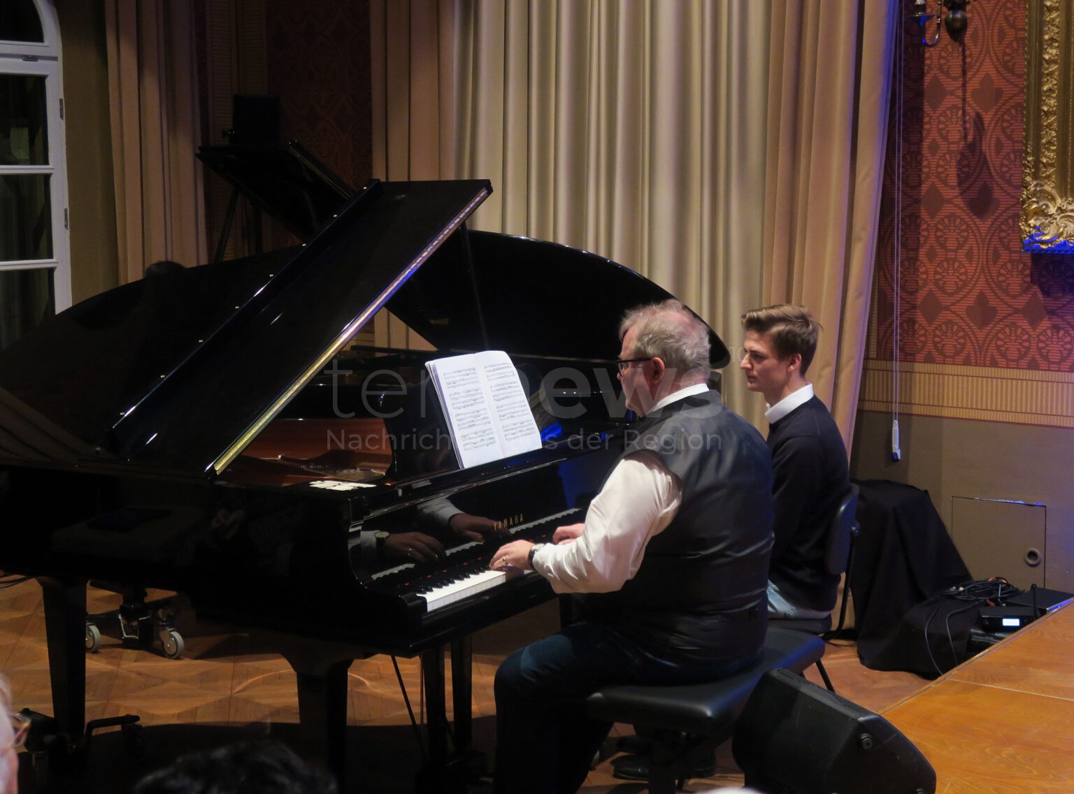 Weihnachtszauber am Klavier: Musikschüler spielen adventliche Stücke - tennews PFAFFENHOFEN AN DER ILM - 🎹 Weihnachtliches Klavier-Konzert am Freitag (19.12.2025)! Musikschüler spielen adventliche Stücke - Eintritt frei! 🎄