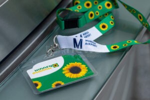 MÜNCHEN - 🌻 Flughafen München und Lufthansa starten Sunflower-Programm! Gelbe Sonnenblume hilft Menschen mit unsichtbaren Behinderungen! ✈️