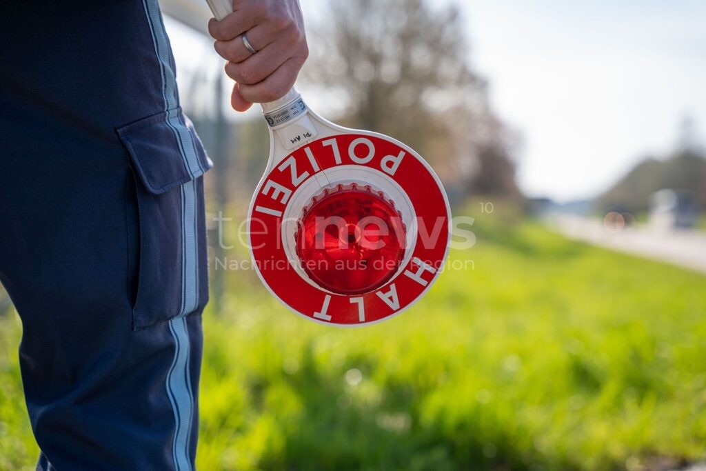 NEUBURG AN DER DONAU - 🚗 Fahren ohne Fahrerlaubnis am Sonntag (14.12.2025)! 42-Jähriger schon wieder erwischt - schwarzer Rauch verriet ihn! 🚔