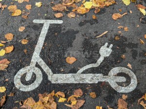 ROHRBACH - 🛴 E-Scooter-Fahrer (28) am Freitag (19.12.2025) von Seat erfasst! Missachtete Vorfahrt auf Staatsstraße - verletzt! 🚑