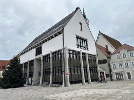 SCHROBENHAUSEN - 🎄 Christkindlmarkt am Donnerstag (12.12.2025)! Vier Tage Weihnachtszauber auf dem Lenbachplatz - Lichterglanz in der Altstadt! ✨