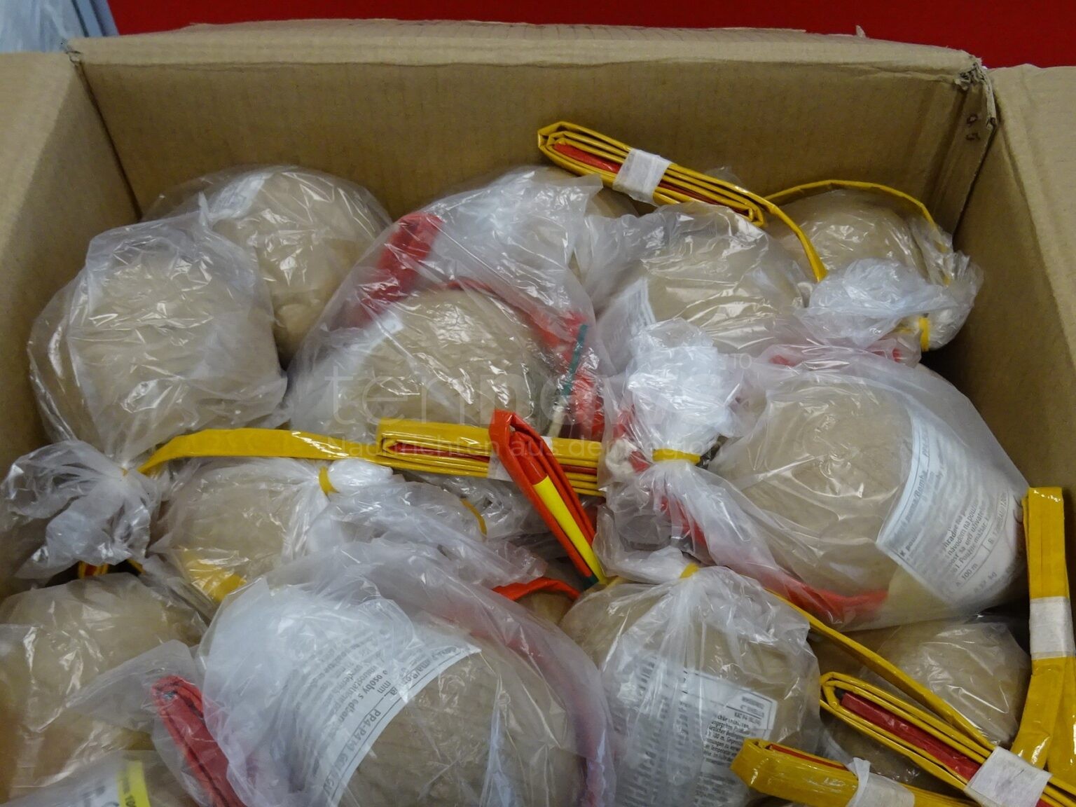 Zoll schlägt Alarm: Sieben Tonnen illegales Feuerwerk beschlagnahmt - tennews NÜRNBERG - 🎆 Zoll warnt vor illegalem Feuerwerk! Sieben Tonnen 2024 beschlagnahmt - Gefahr für Augenlicht und Gliedmaßen! ⚠️