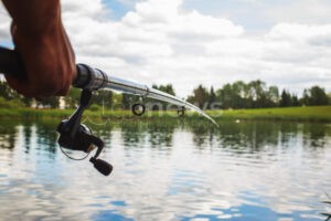 PFAFFENHOFEN AN DER ILM - 🎣 Schwarzfischer an der Ilm am Sonntag (28.12.2025) erwischt! Zeuge meldet Angler - Polizei schnappt Duo binnen kurzer Zeit! 🚔