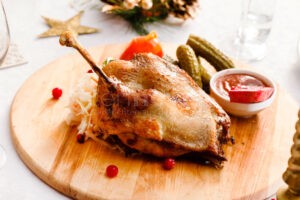 DEUTSCHLAND - 🦆 Weihnachtsgans-Warnung! Zu spätes Schlemmen macht dick - Experten raten zu frühem Festmahl! ⏰