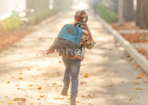 PFAFFENHOFEN AN DER ILM - 🚨 Verdächtiger Vorfall am Donnerstag (28.11.2025)! Fremder spricht Grundschüler (7) aus grauem Auto an! 👮