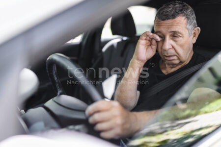 BAAR-EBENHAUSEN - 😴 Sekundenschlaf-Unfall am Montag (01.12.2025)! Frau (57) kracht mit Golf in Transporter auf A9 - 10.000 Euro Schaden! 🚗