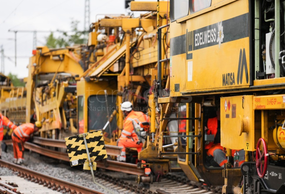 Mammutprojekt beendet: Ammerseebahn nach Millionen-Modernisierung wieder am Netz! - tennews OBERBAYERN - 🚆 Ammerseebahn-Modernisierung abgeschlossen am Sonntag (14.12.2025)! 50.000 Meter Schienen erneuert - Züge fahren wieder! ✅