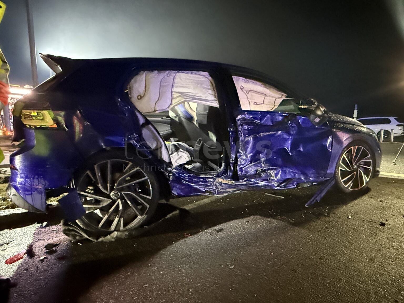 SCHROBENHAUSEN - 💥 Zusammenstoß am Freitag (16.01.2026)! Beim Abbiegen übersehen - drei Autos kollidieren, Frau (61) verletzt! 🚑