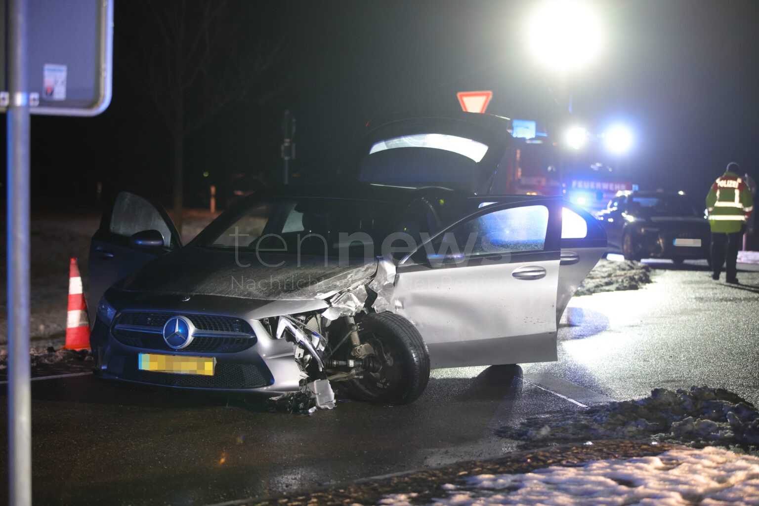 WEISSENBURG - 🚨 Wilde Flucht am Dienstag (27.01.2026)! Türken (23, 24) feuern auf Polizei - Crash beendet Raserei! 🔫