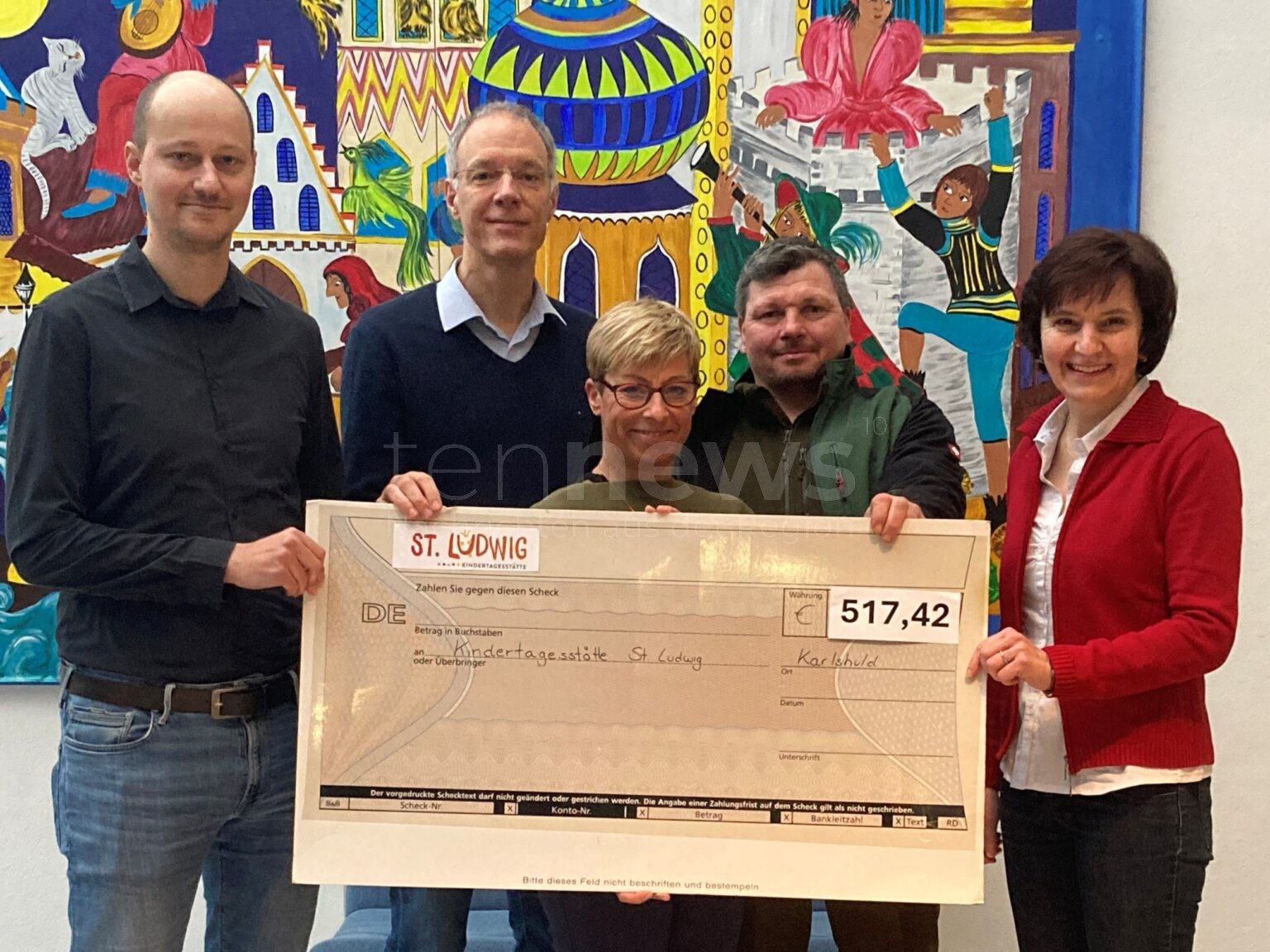 NEUBURG-SCHROBENHAUSEN - 🎄 Behörden sammeln 1.000 Euro bei Weihnachtsfeier! Elisa-Verein und Kindertagesstätte profitieren - Premiere geglückt! 💰