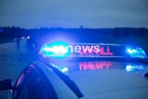 SCHEYERN - 💥 Auffahrunfall am Freitag (23.01.2026)! Riskantes Überholmanöver - SUV-Fahrer flüchtet, drei Verletzte! 🚑