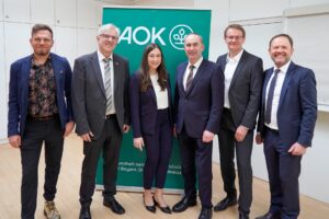 LANDSHUT - ⚕️ Wirtschaftsminister Aiwanger warnt vor Privatisierung des Gesundheitssystems und fordert Bewahrung der Vielfalt. AOK-Direktorin Groß übernimmt Amt. 🏥